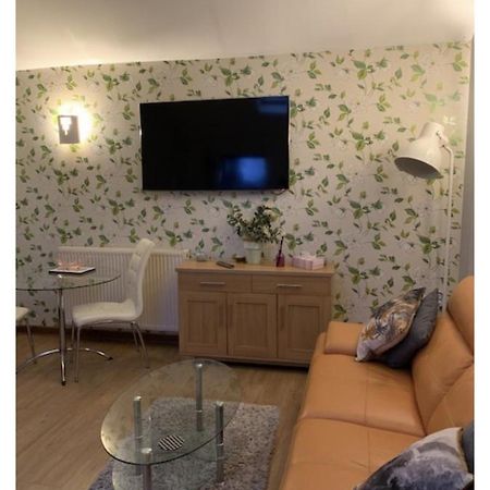 The Annex Apartment Is On Cheddar Bridge Apartments Eksteriør billede