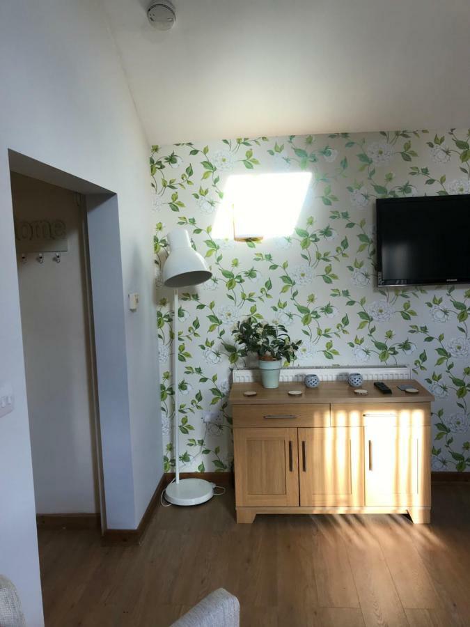The Annex Apartment Is On Cheddar Bridge Apartments Eksteriør billede